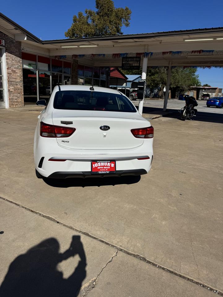 Kia Rio  2021