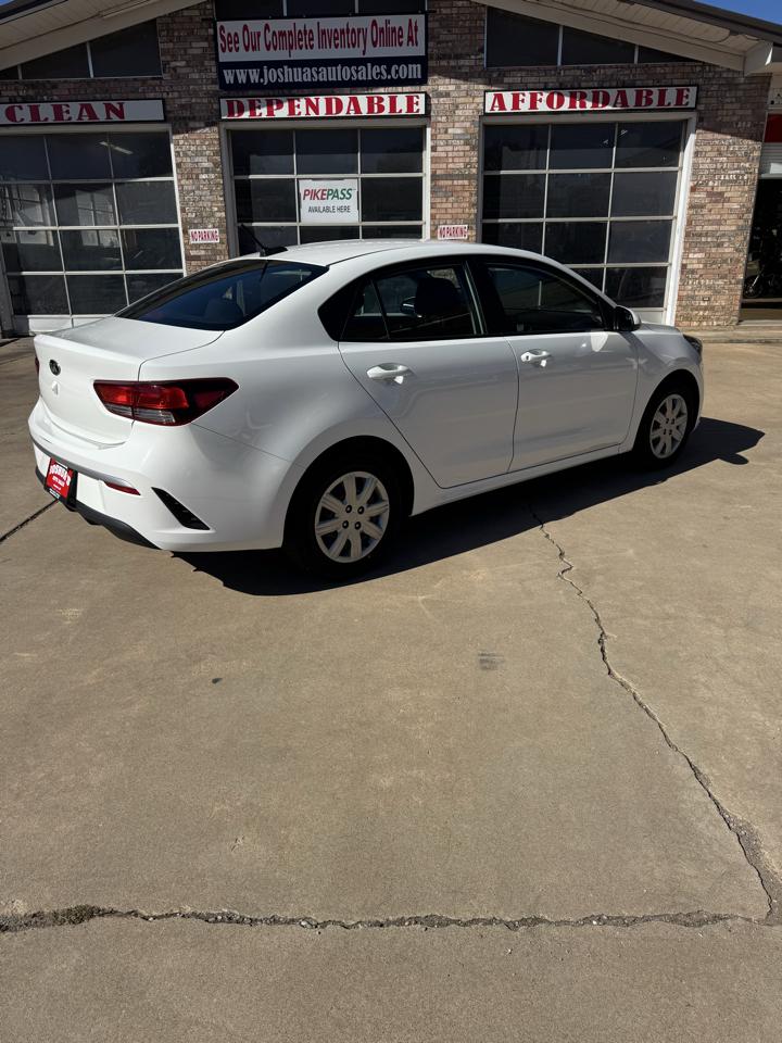 Kia Rio  2021