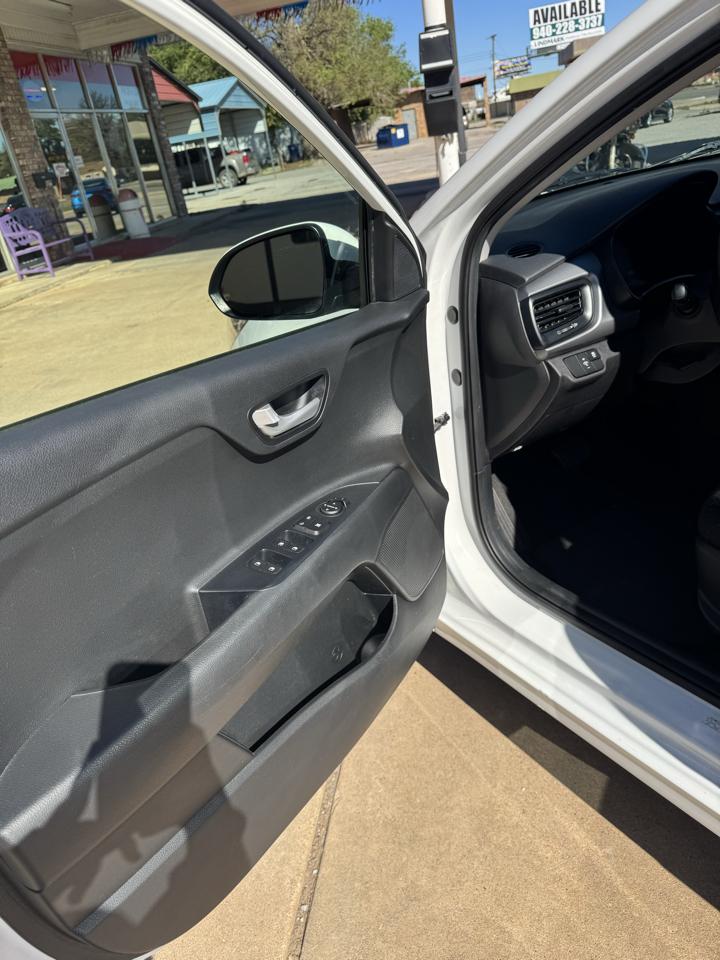 Kia Rio  2021