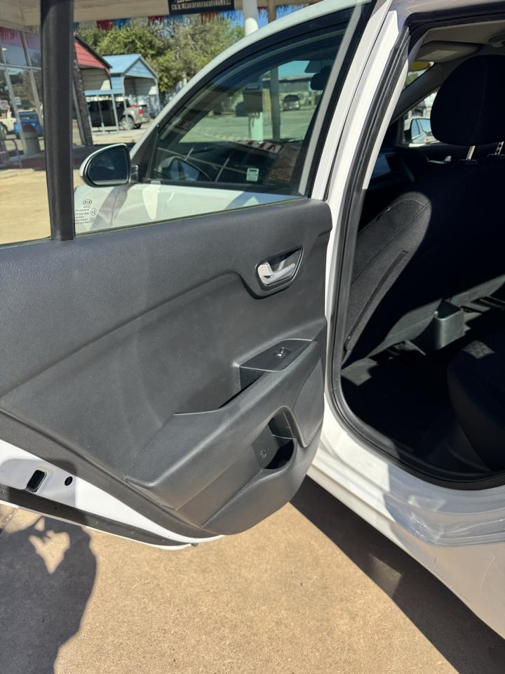Kia Rio  2021