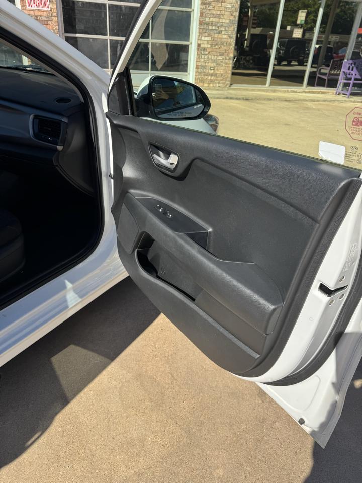 Kia Rio  2021