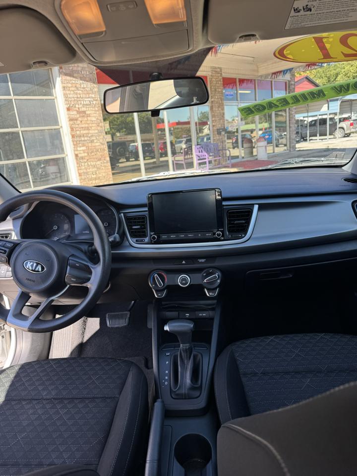 Kia Rio  2021