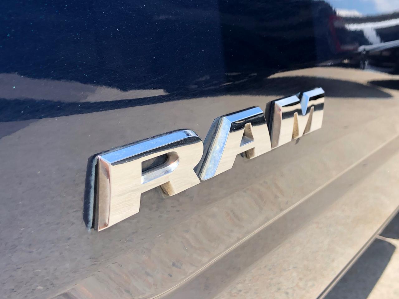 RAM 1500 Laramie 4x4 Crew Cab 5'7" Box 2022