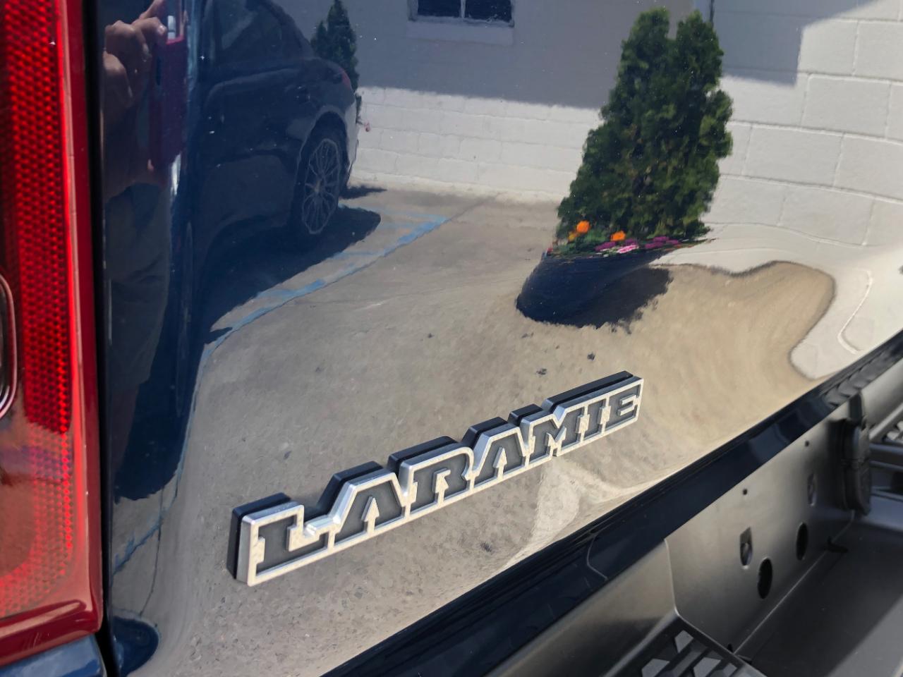 RAM 1500 Laramie 4x4 Crew Cab 5'7" Box 2022