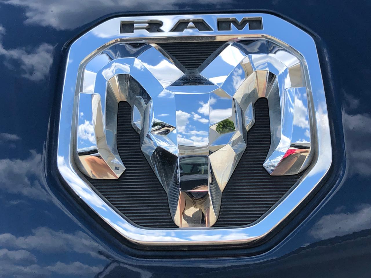 RAM 1500 Laramie 4x4 Crew Cab 5'7" Box 2022