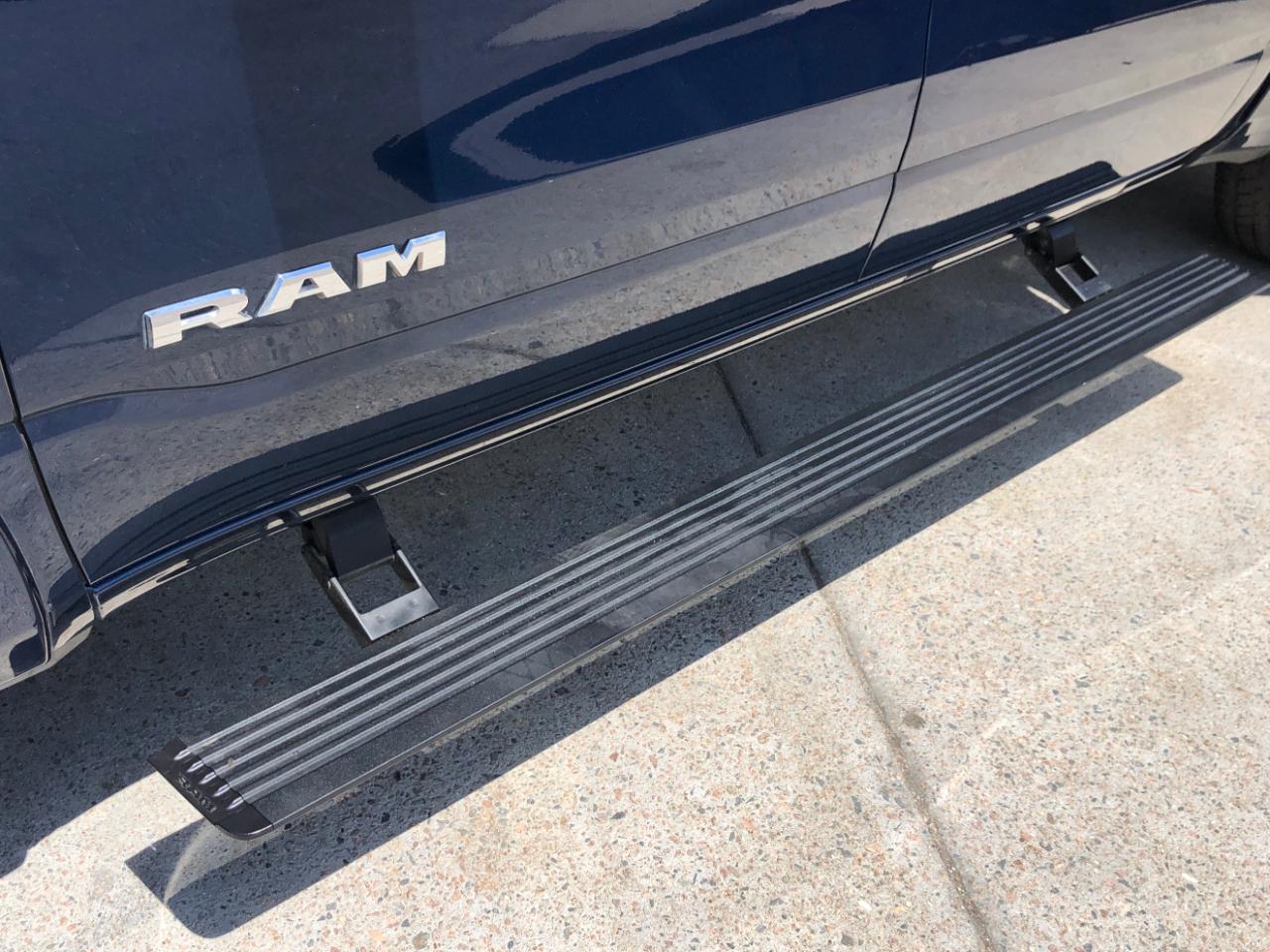 RAM 1500 Laramie 4x4 Crew Cab 5'7" Box 2022