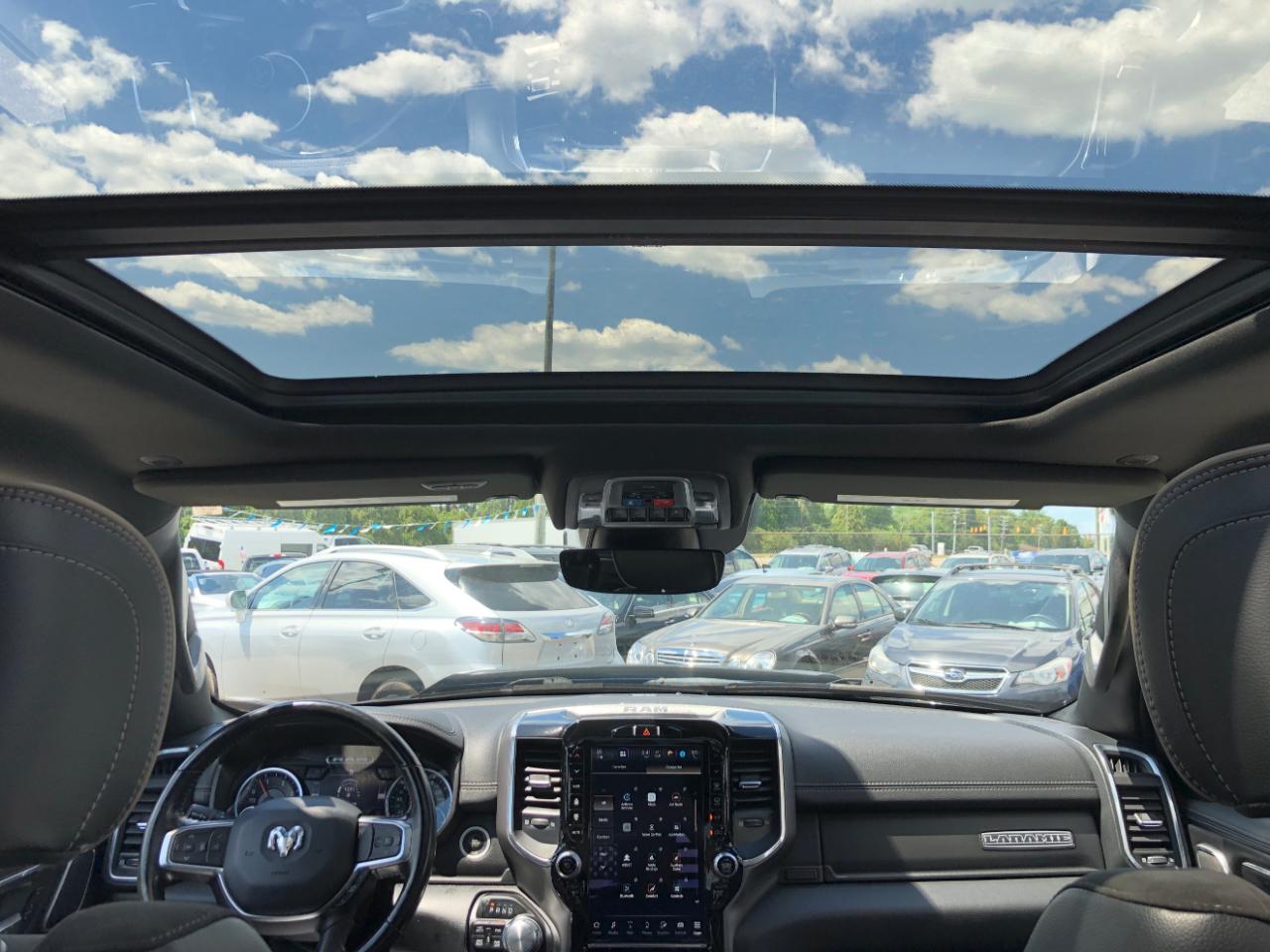 RAM 1500 Laramie 4x4 Crew Cab 5'7" Box 2022