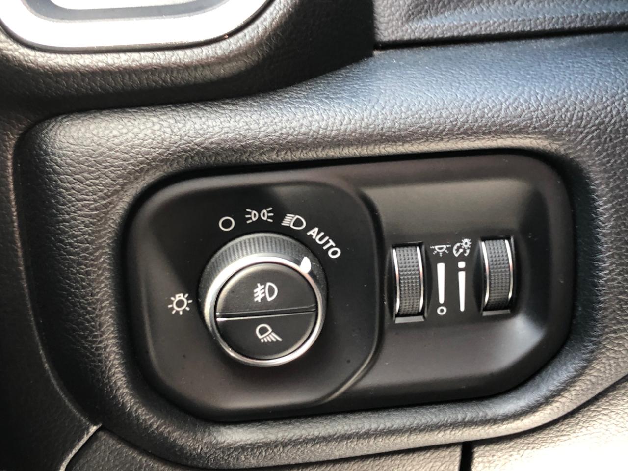 RAM 1500 Laramie 4x4 Crew Cab 5'7" Box 2022