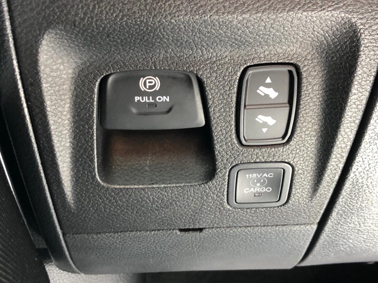 RAM 1500 Laramie 4x4 Crew Cab 5'7" Box 2022