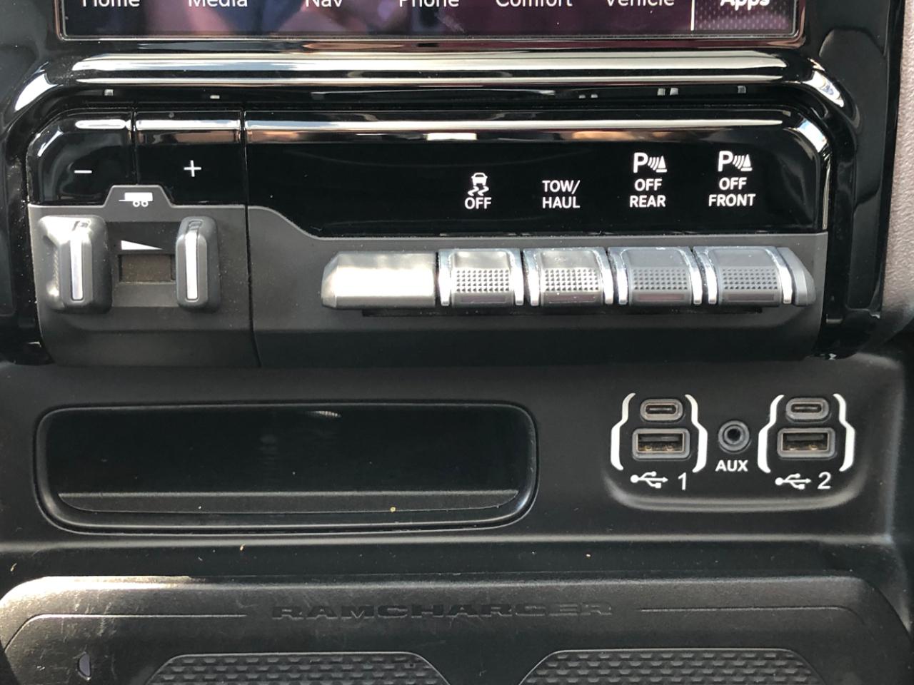 RAM 1500 Laramie 4x4 Crew Cab 5'7" Box 2022