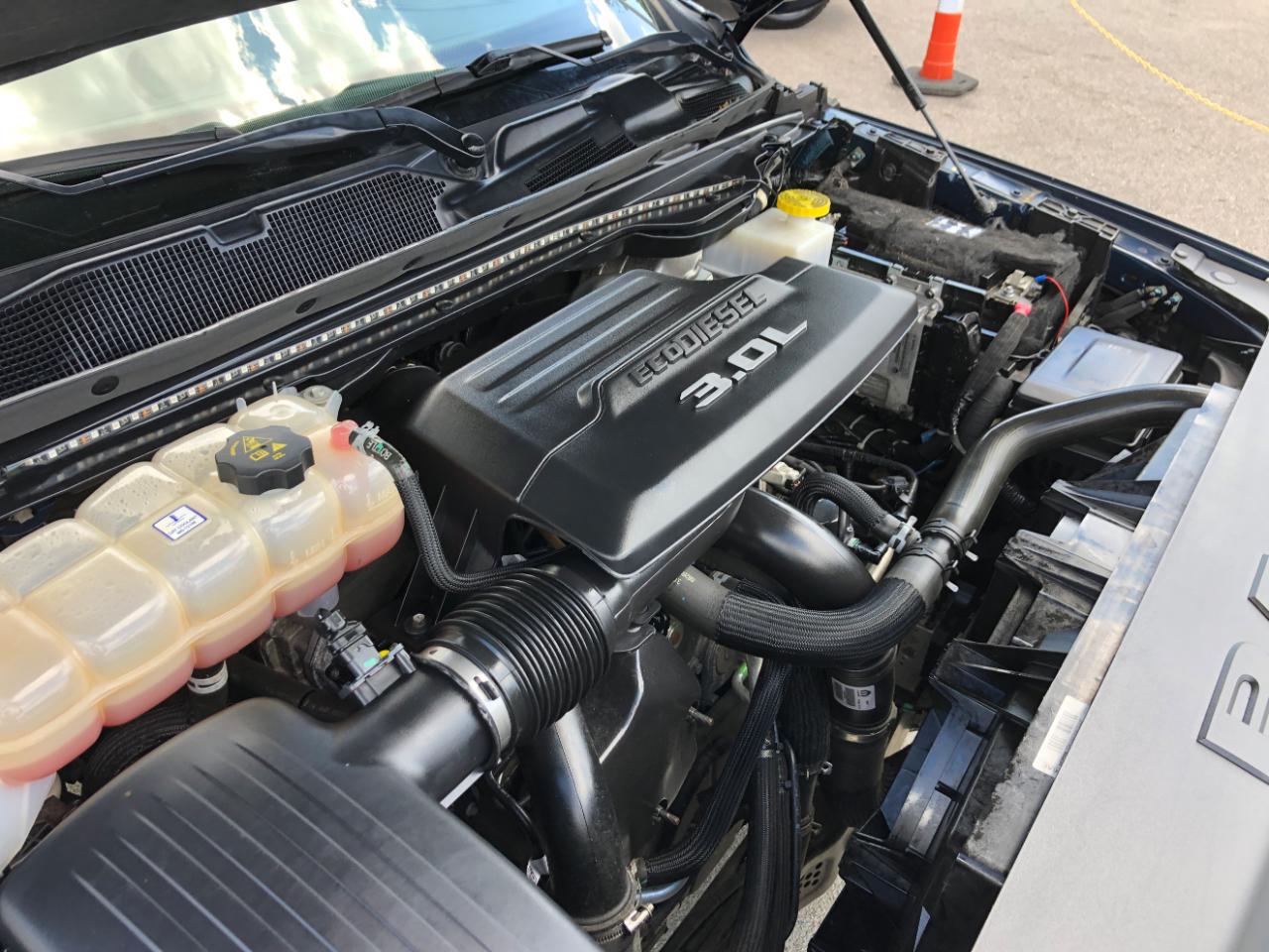 RAM 1500 Laramie 4x4 Crew Cab 5'7" Box 2022