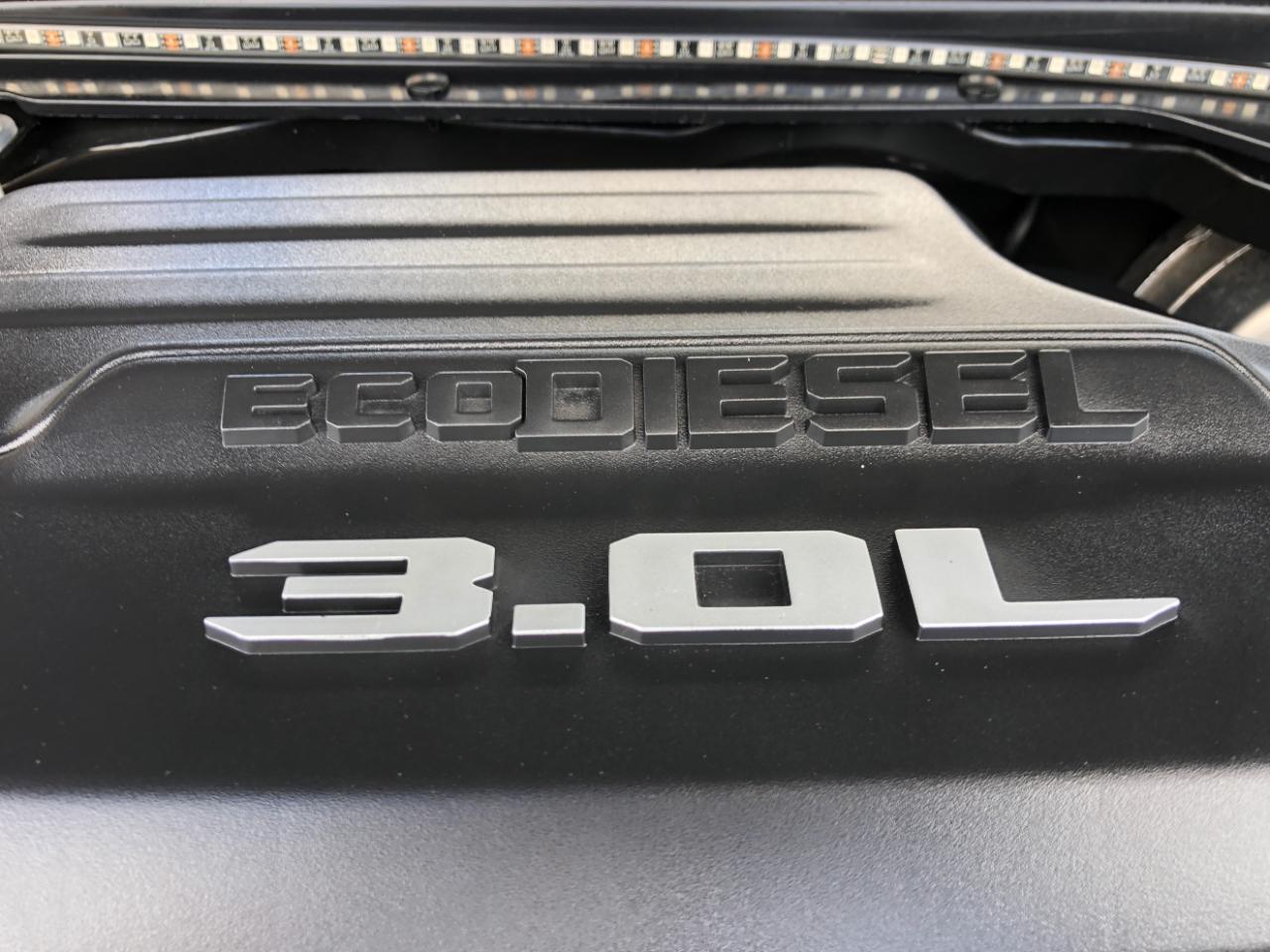 RAM 1500 Laramie 4x4 Crew Cab 5'7" Box 2022