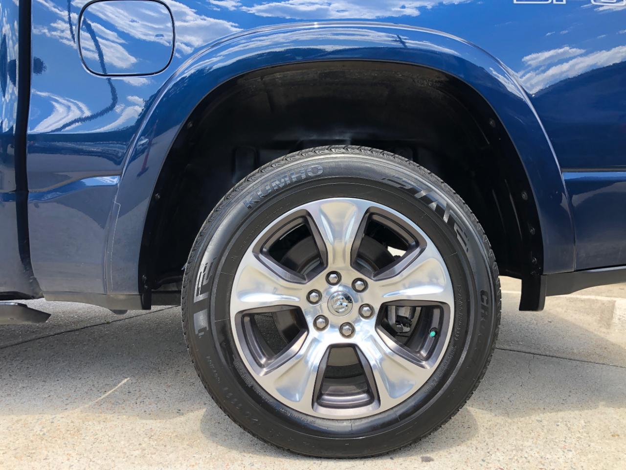 RAM 1500 Laramie 4x4 Crew Cab 5'7" Box 2022