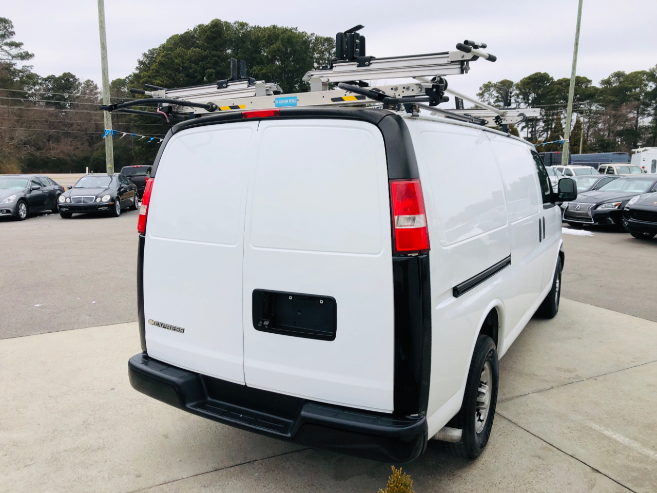 Chevrolet Express Cargo Van RWD 2500 135" 2017