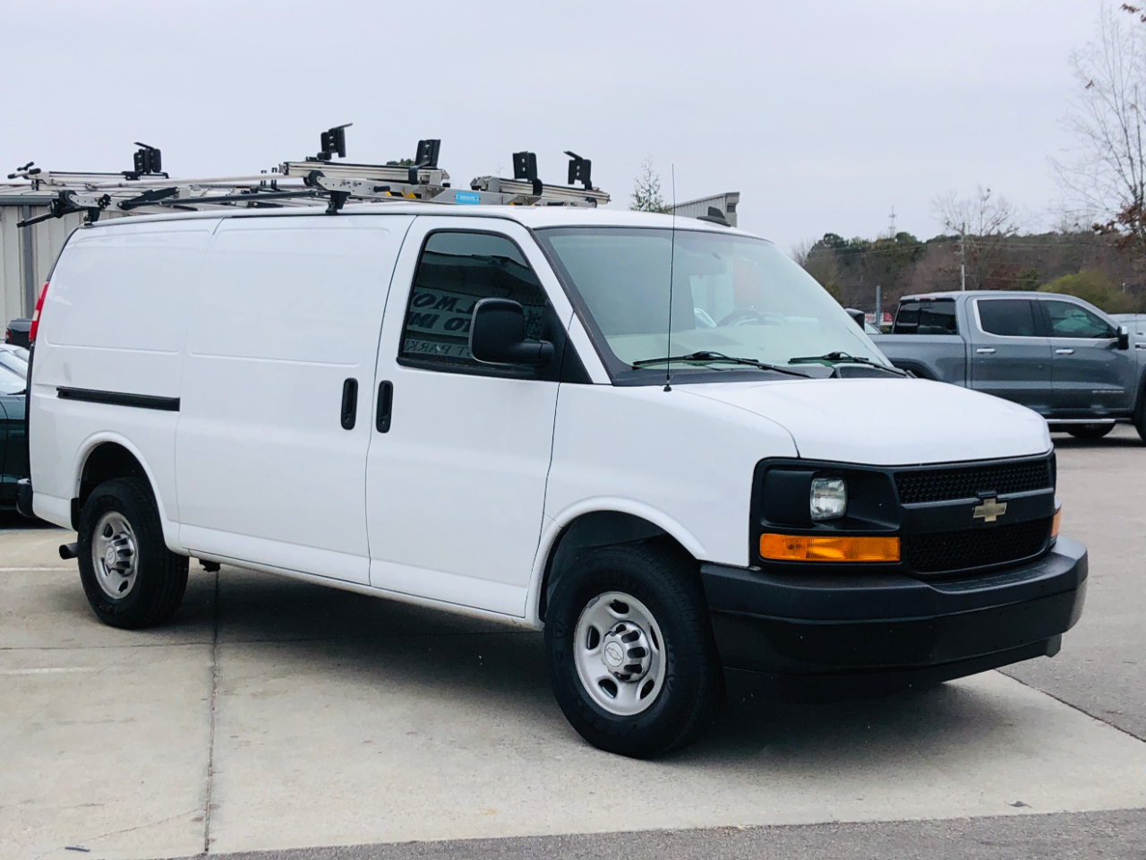 Chevrolet Express Cargo Van RWD 2500 135" 2017
