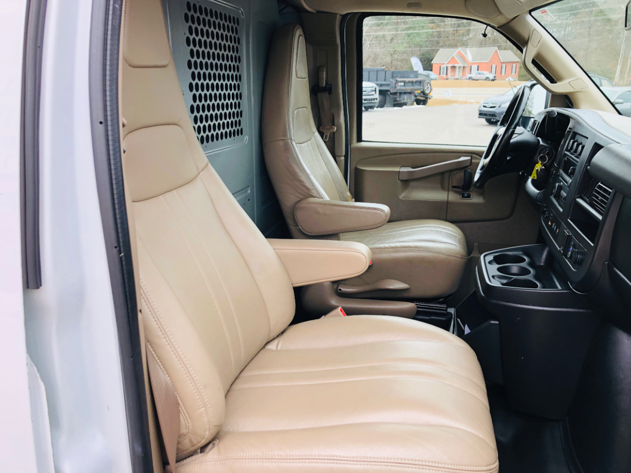 Chevrolet Express Cargo Van RWD 2500 135" 2017