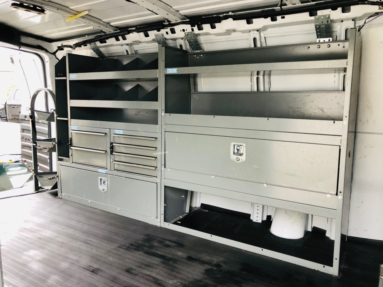 Chevrolet Express Cargo Van RWD 2500 135" 2017