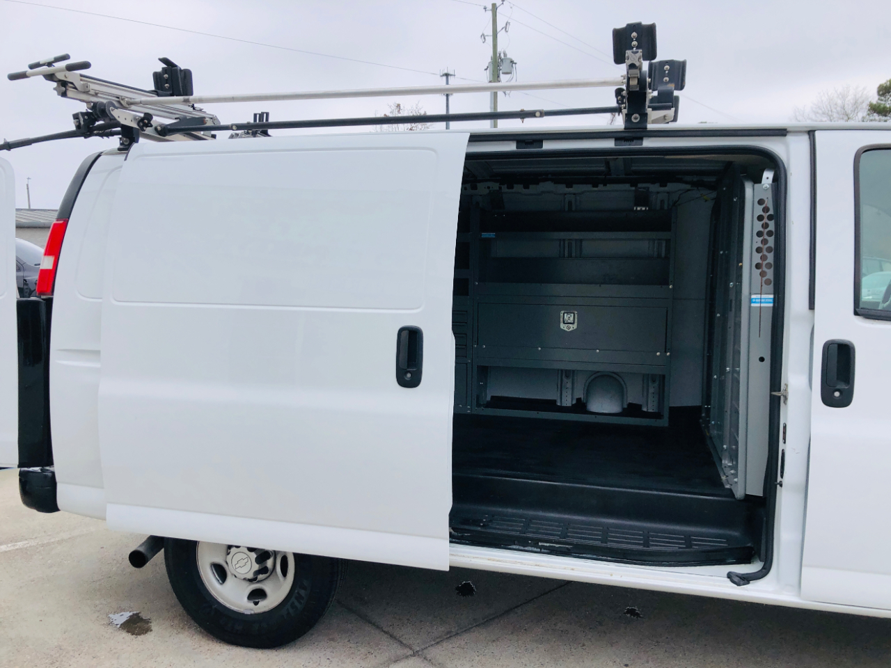 Chevrolet Express Cargo Van RWD 2500 135" 2017