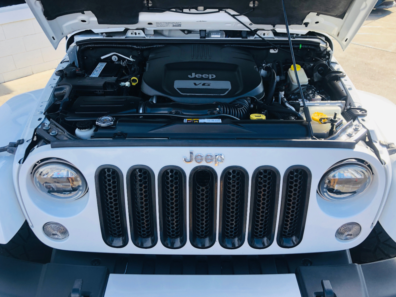 Jeep Wrangler Unlimited 4WD 4dr Sahara 2014