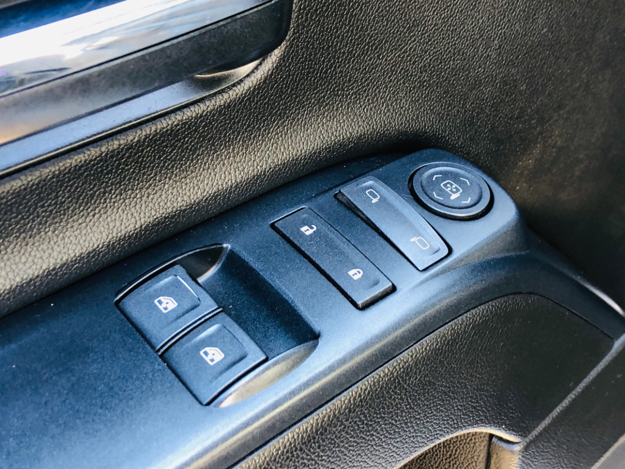 Chevrolet Silverado 3500HD 4WD Reg Cab 137.5" WB, 59.06" CA WT 2018