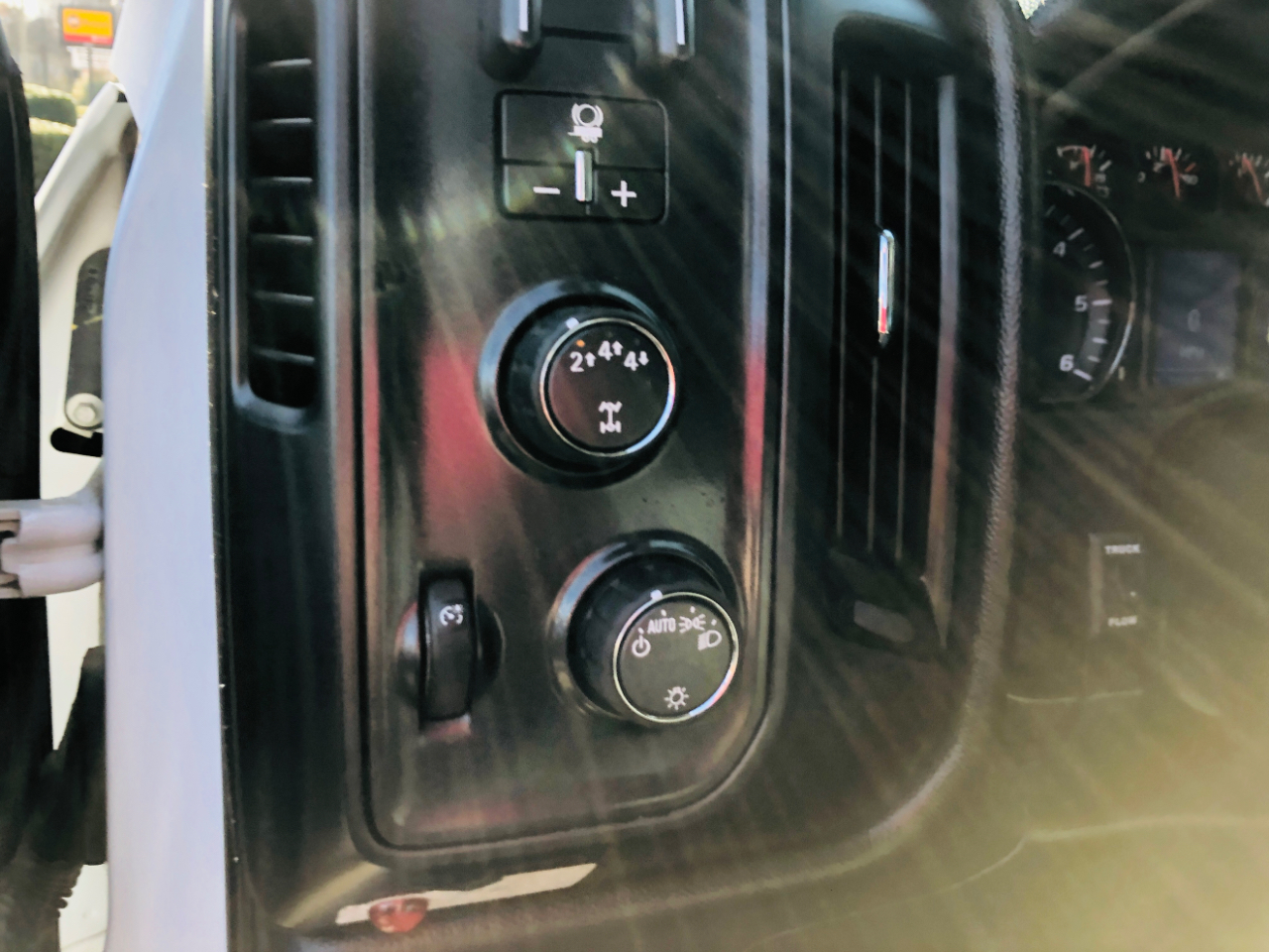 Chevrolet Silverado 3500HD 4WD Reg Cab 137.5" WB, 59.06" CA WT 2018