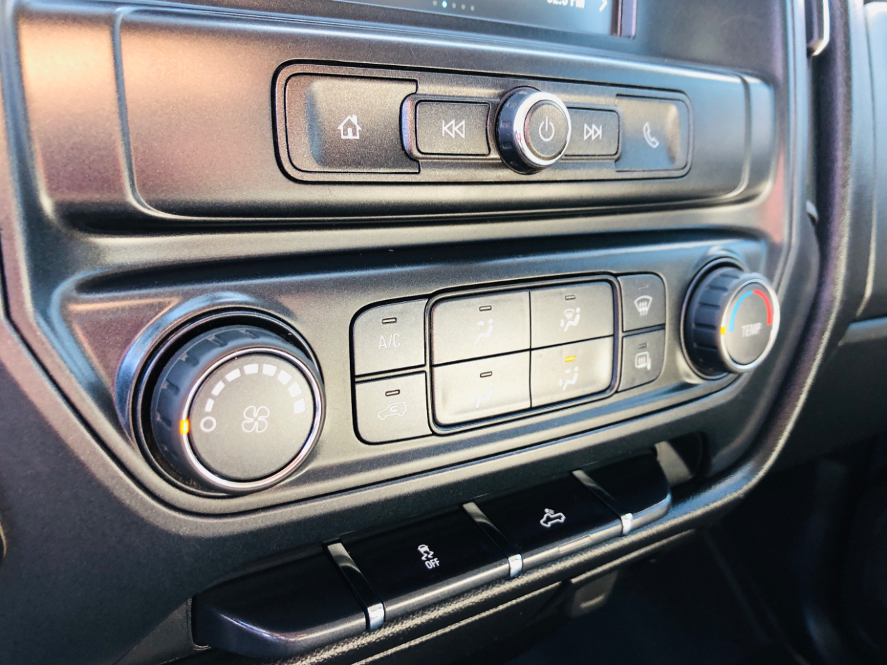 Chevrolet Silverado 3500HD 4WD Reg Cab 137.5" WB, 59.06" CA WT 2018