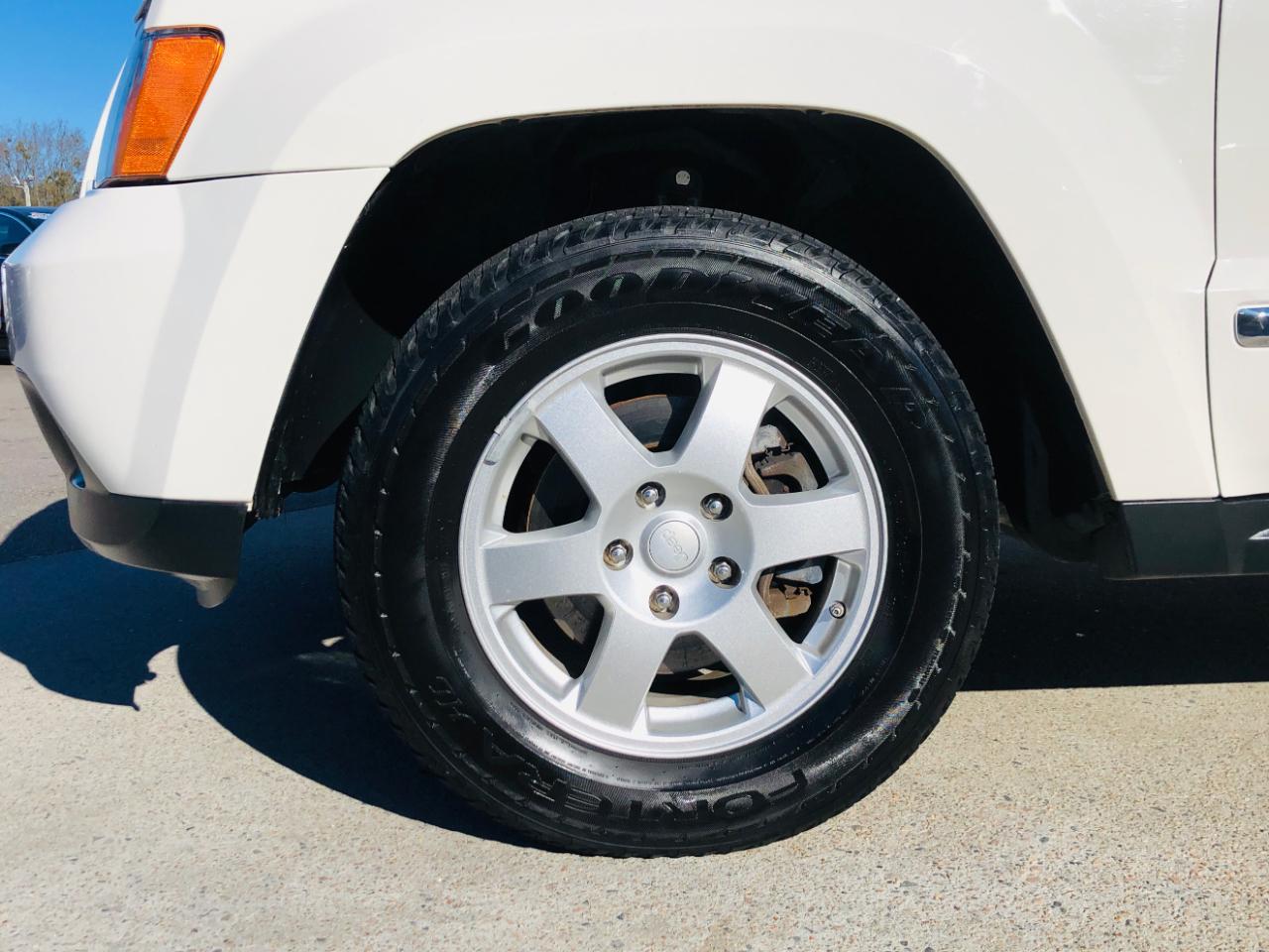 Jeep Grand Cherokee RWD 4dr Laredo 2010