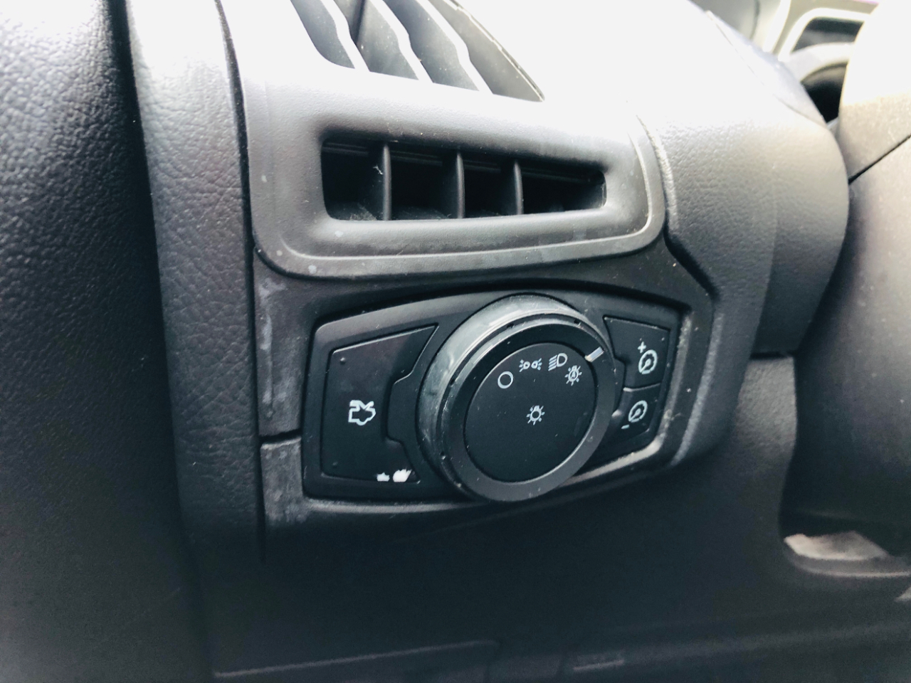 Ford Focus 4dr Sdn SE 2013