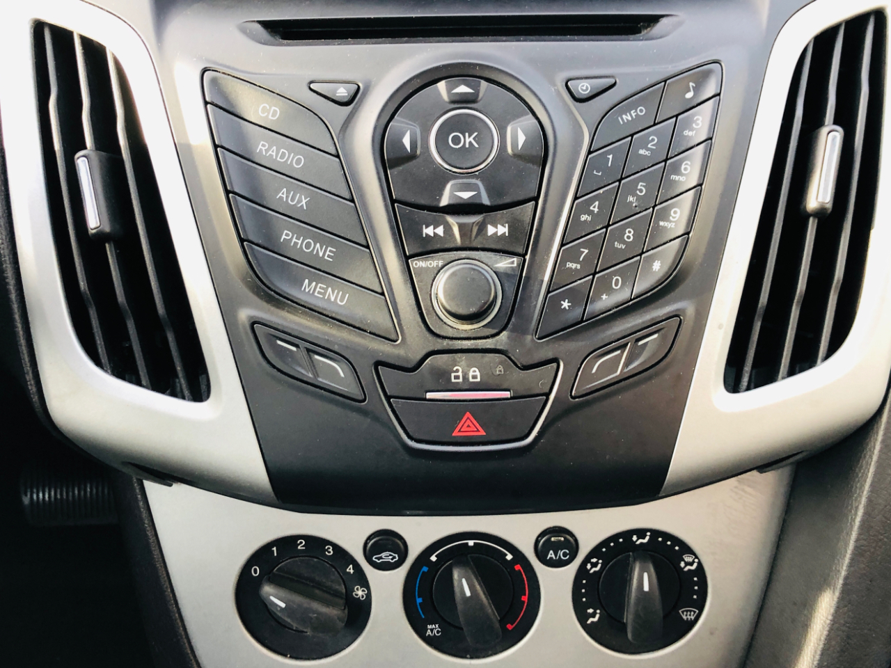 Ford Focus 4dr Sdn SE 2013