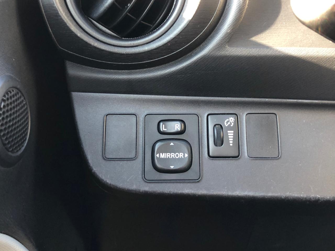 Toyota Prius c 5dr HB Three (Natl) 2014