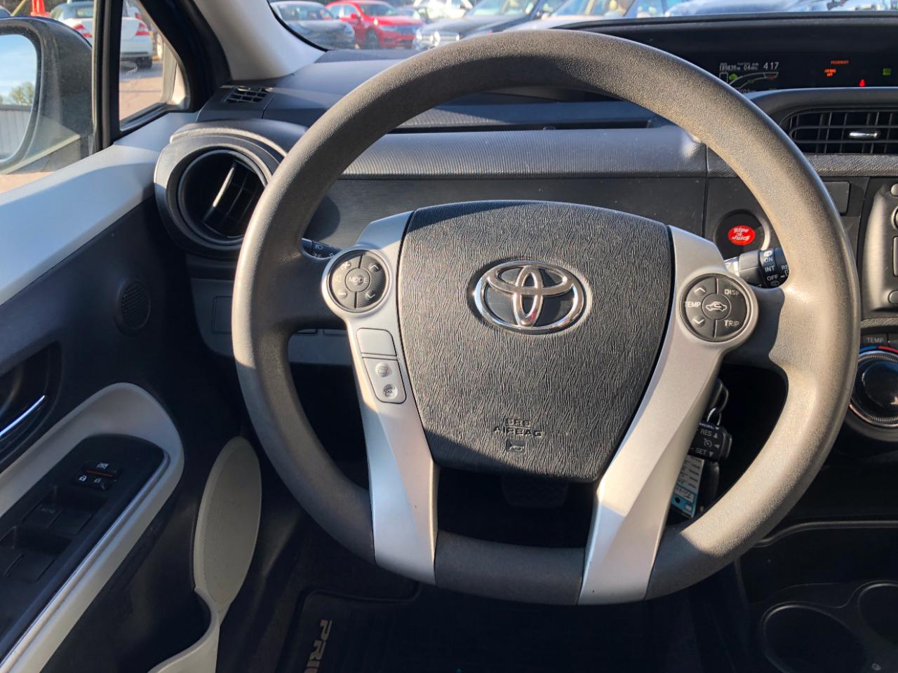 Toyota Prius c 5dr HB Three (Natl) 2014