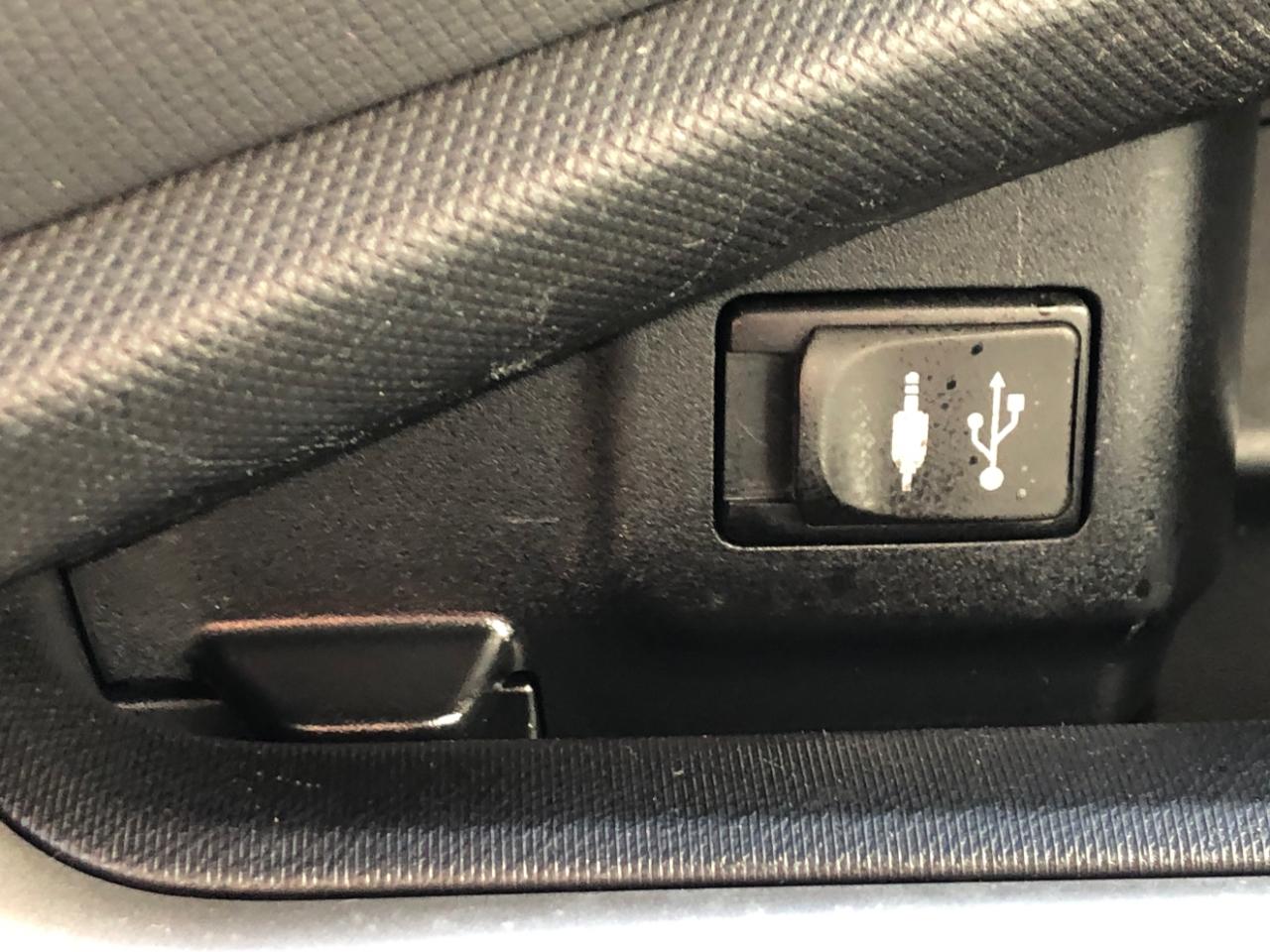 Toyota Prius c 5dr HB Three (Natl) 2014