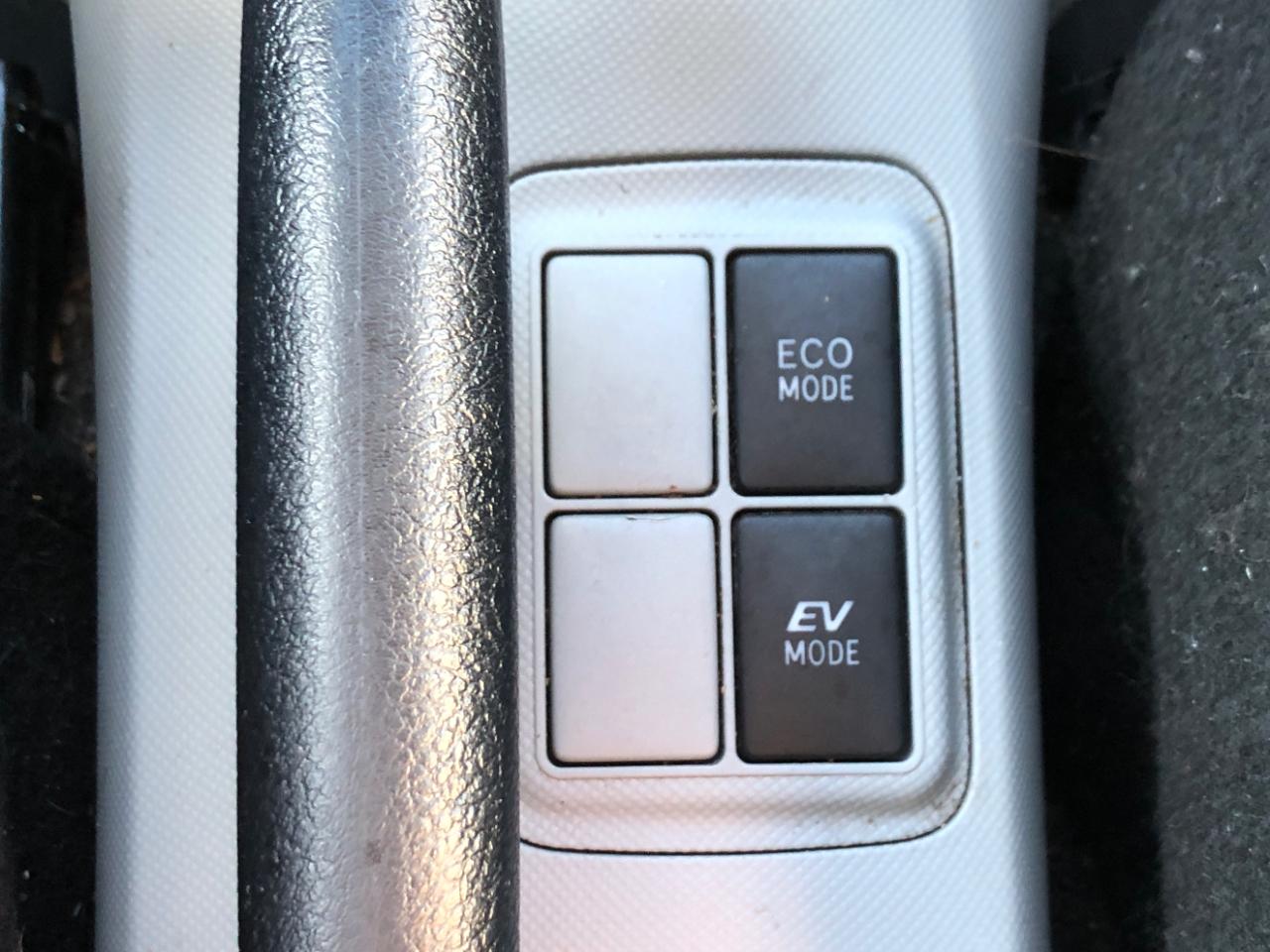 Toyota Prius c 5dr HB Three (Natl) 2014