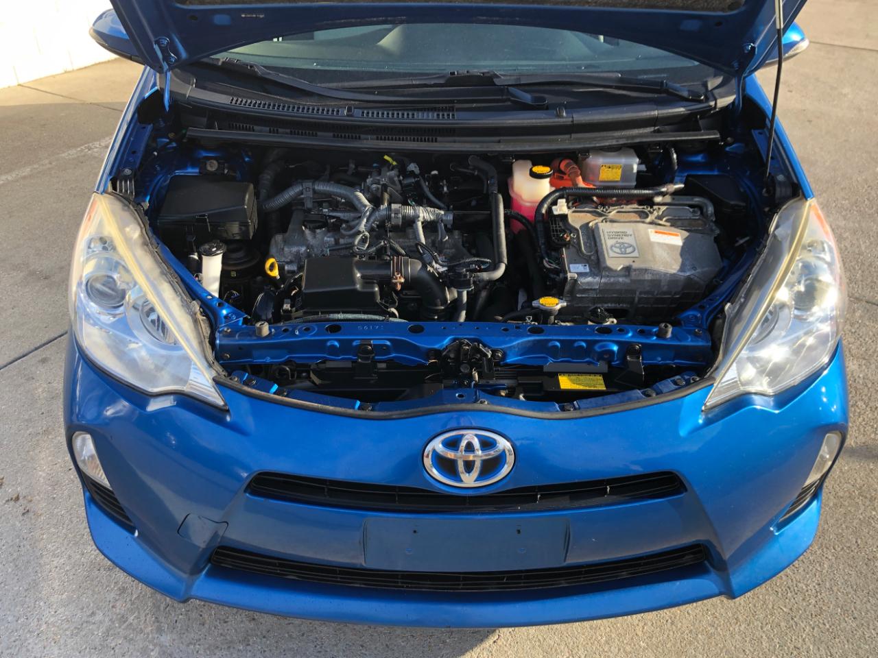 Toyota Prius c 5dr HB Three (Natl) 2014