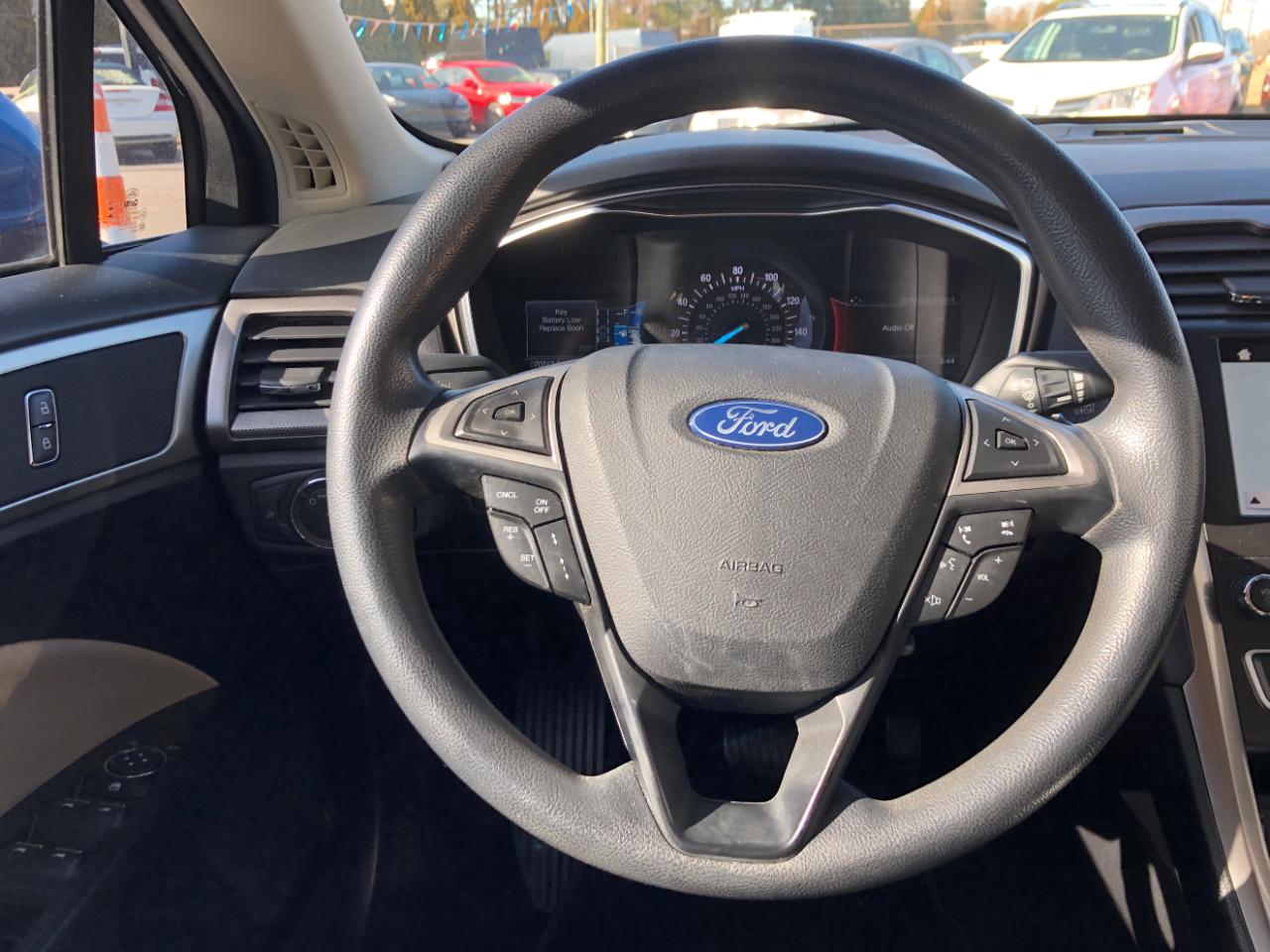 Ford Fusion S FWD 2019
