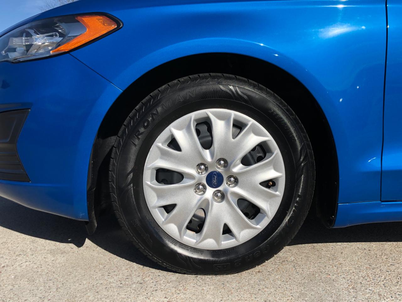 Ford Fusion S FWD 2019