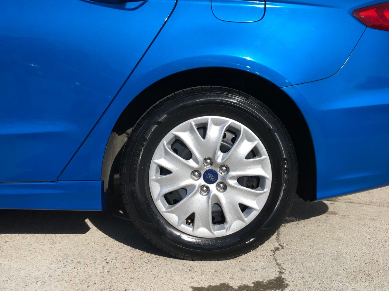 Ford Fusion S FWD 2019