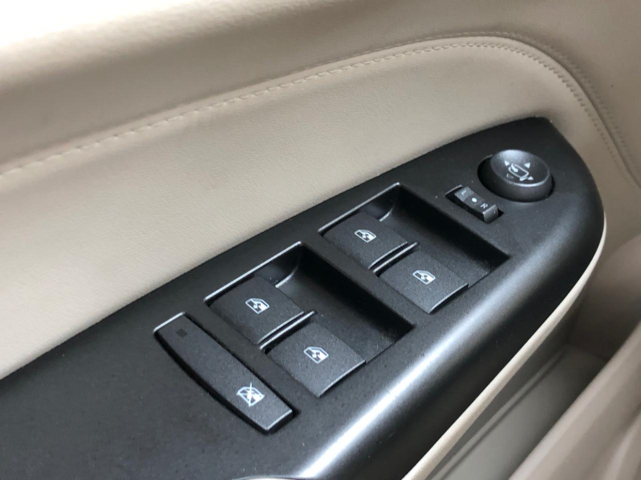 Cadillac SRX FWD 4dr Luxury Collection 2012