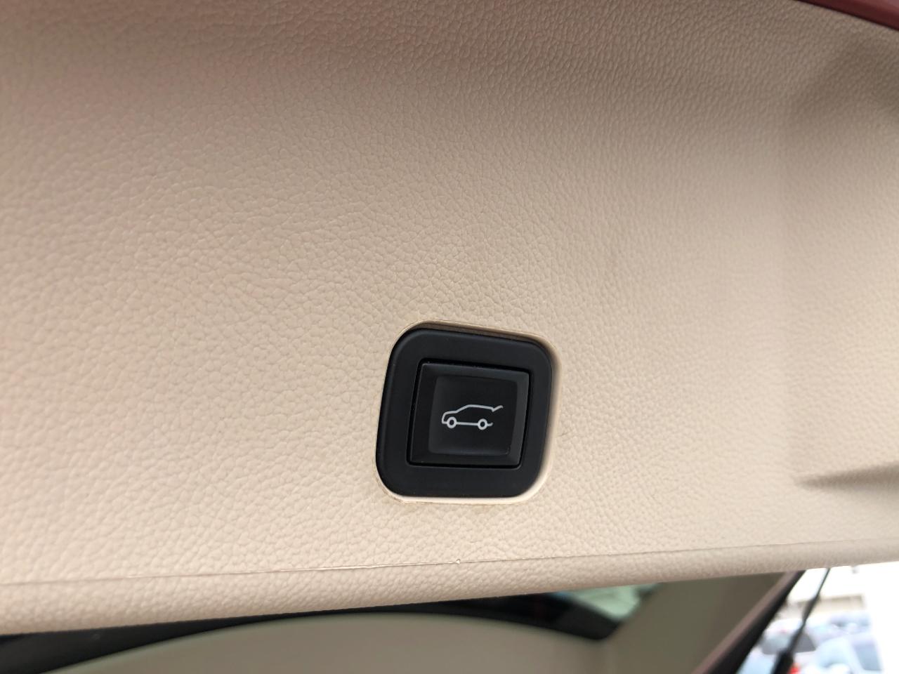 Cadillac SRX FWD 4dr Luxury Collection 2012