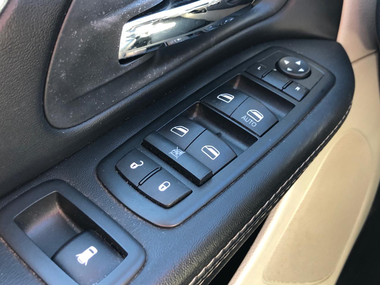 Chrysler Town & Country 4dr Wgn Touring 2014