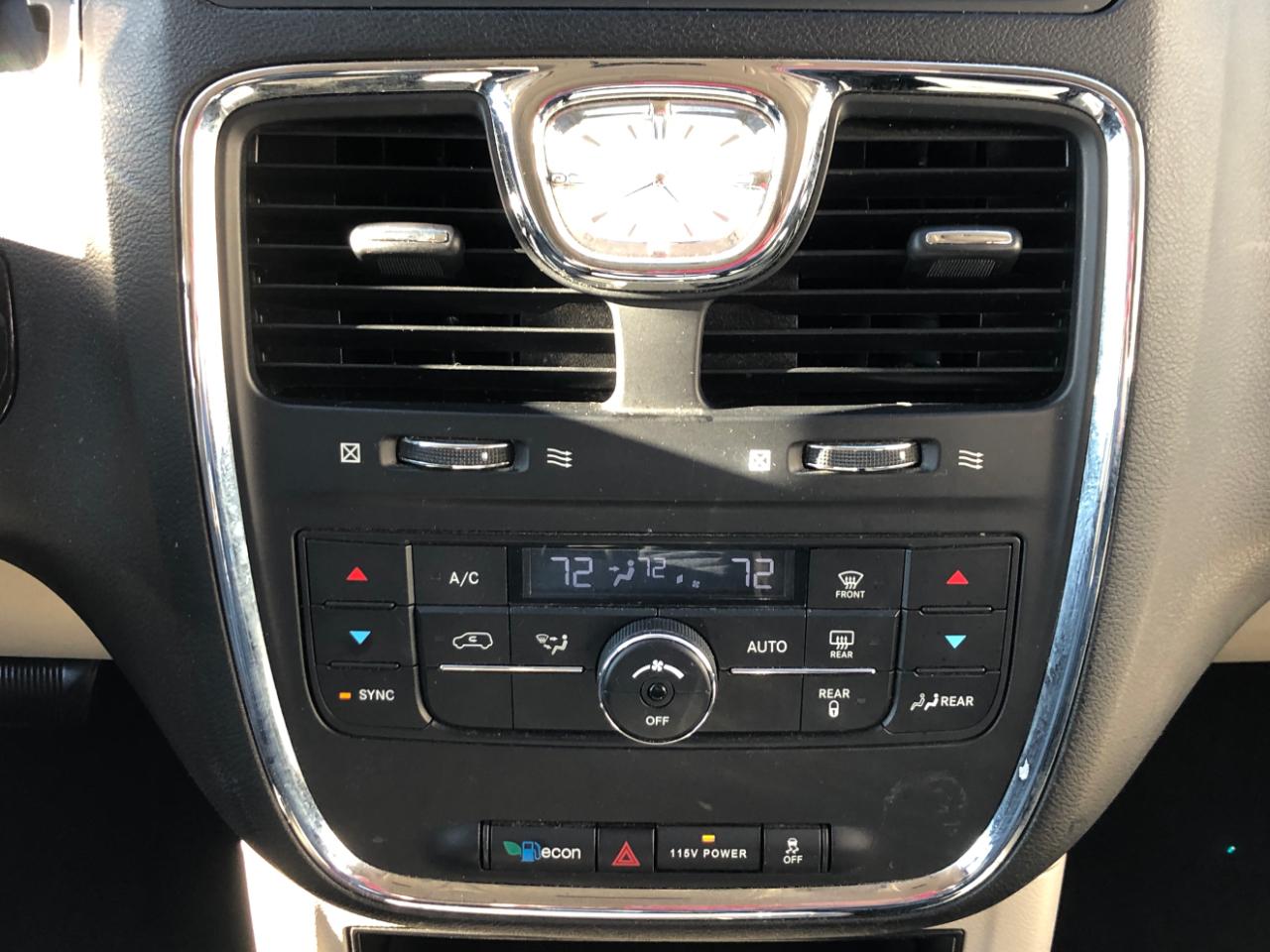 Chrysler Town & Country 4dr Wgn Touring 2014