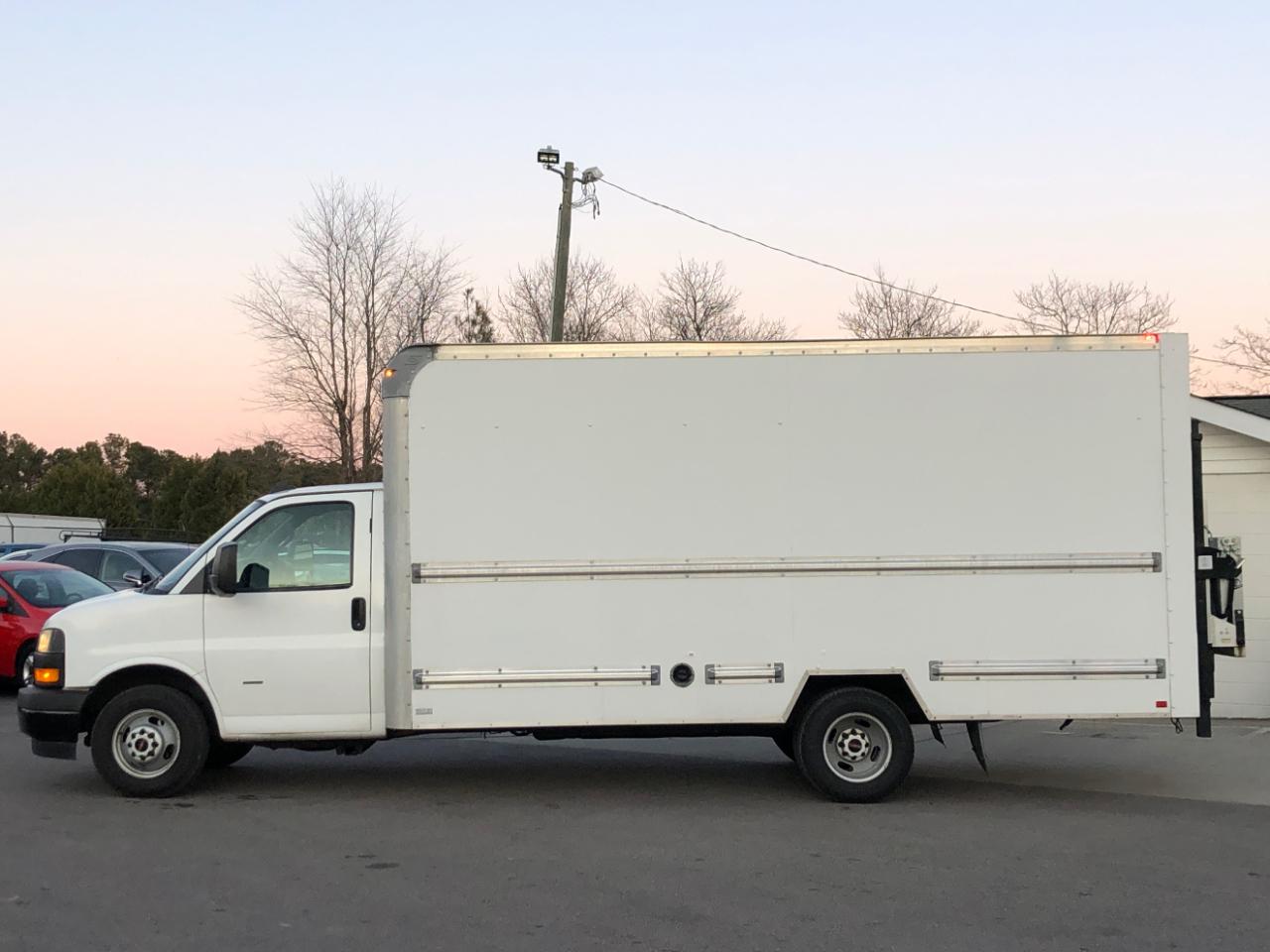 GMC Savana Commercial Cutaway 3500 Van 177" 2018