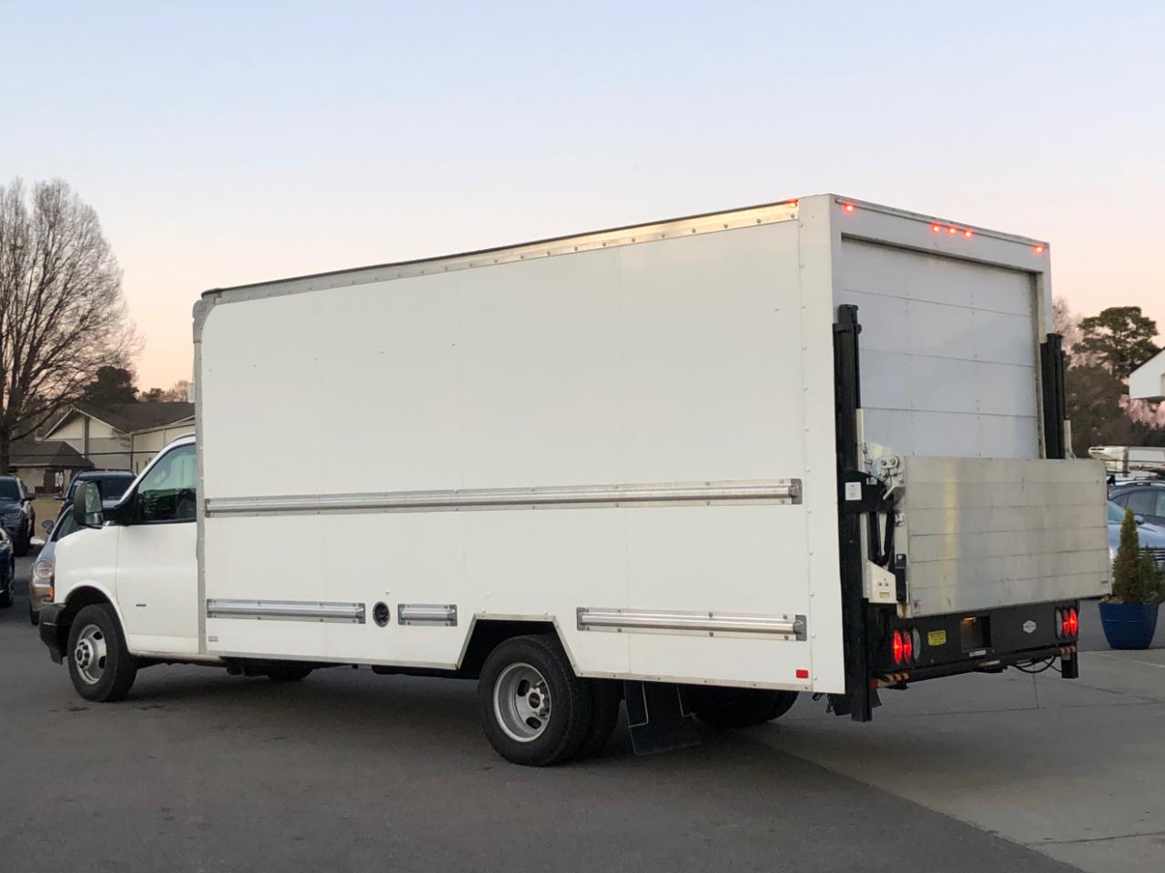 GMC Savana Commercial Cutaway 3500 Van 177" 2018