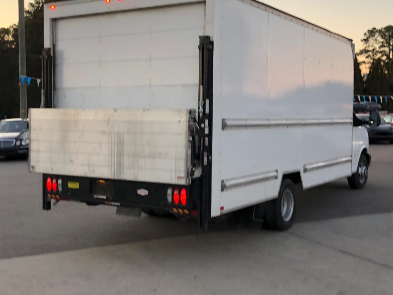 GMC Savana Commercial Cutaway 3500 Van 177" 2018