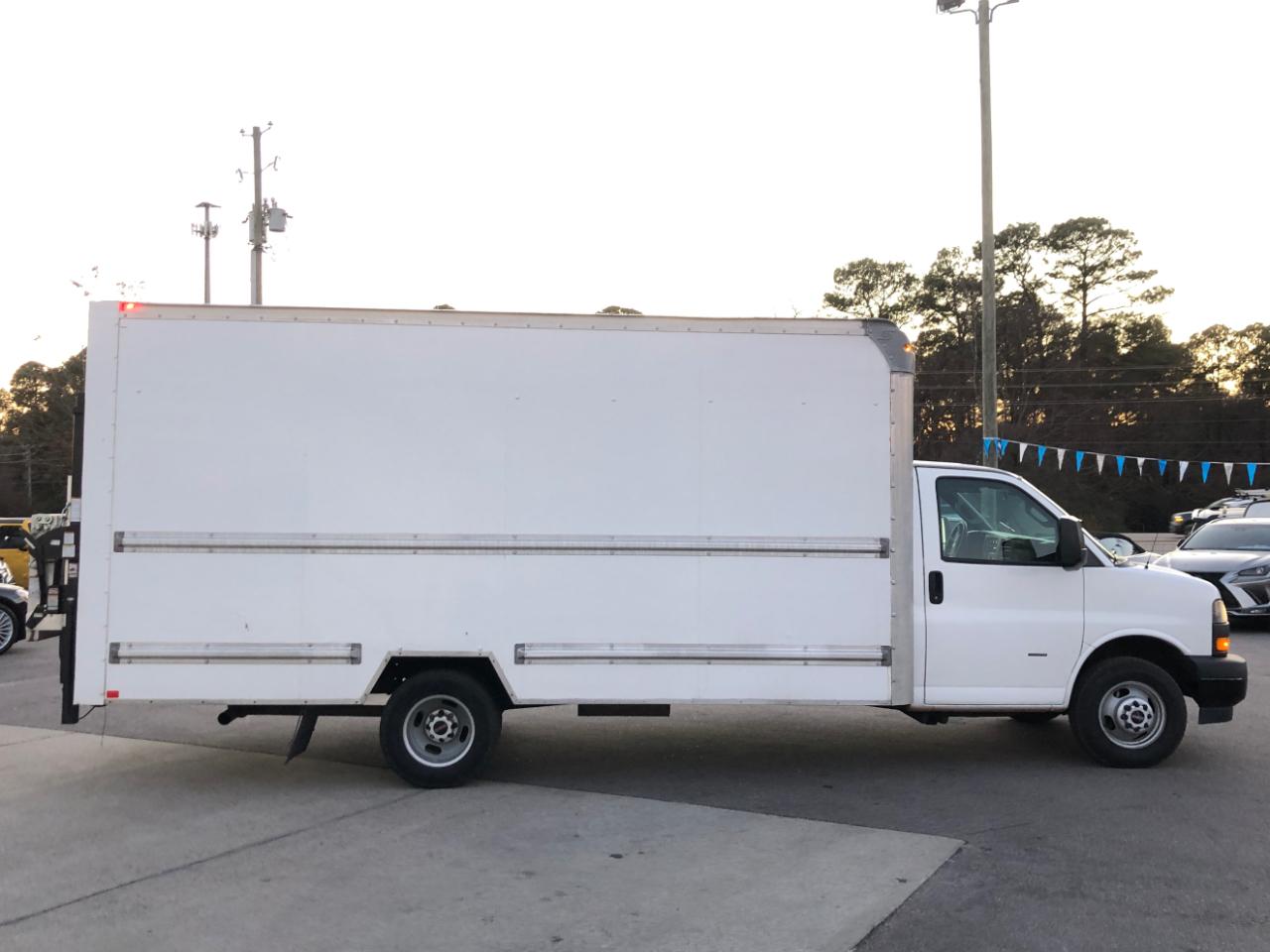 GMC Savana Commercial Cutaway 3500 Van 177" 2018