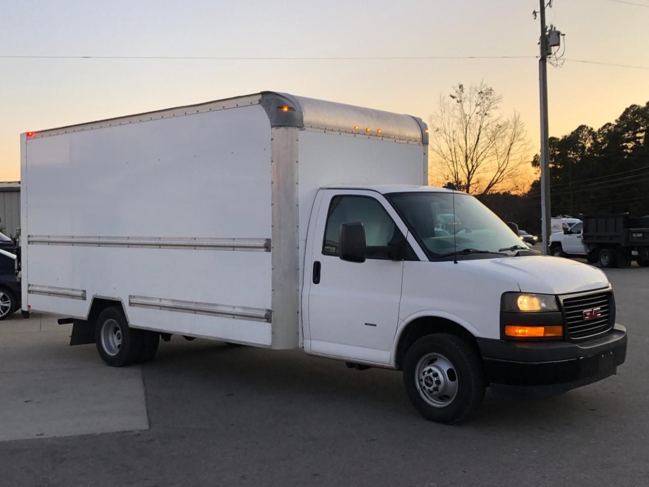 GMC Savana Commercial Cutaway 3500 Van 177" 2018