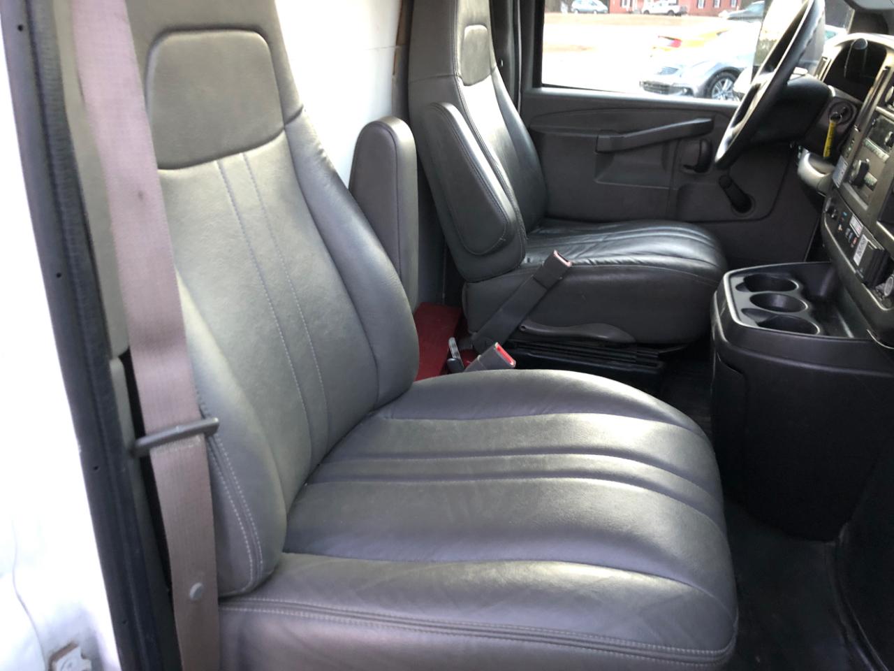 GMC Savana Commercial Cutaway 3500 Van 177" 2018