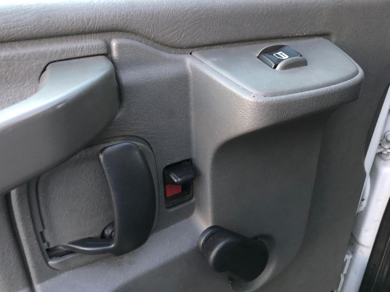 GMC Savana Commercial Cutaway 3500 Van 177" 2018