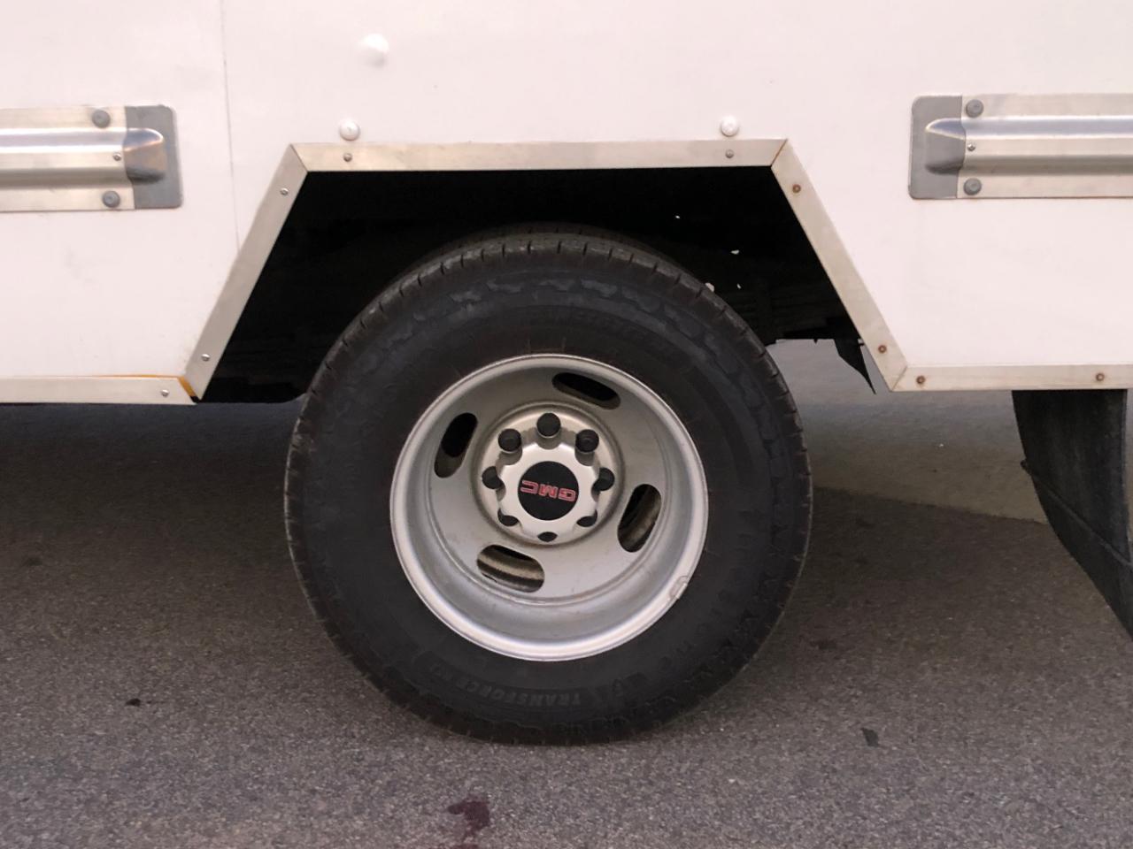 GMC Savana Commercial Cutaway 3500 Van 177" 2018