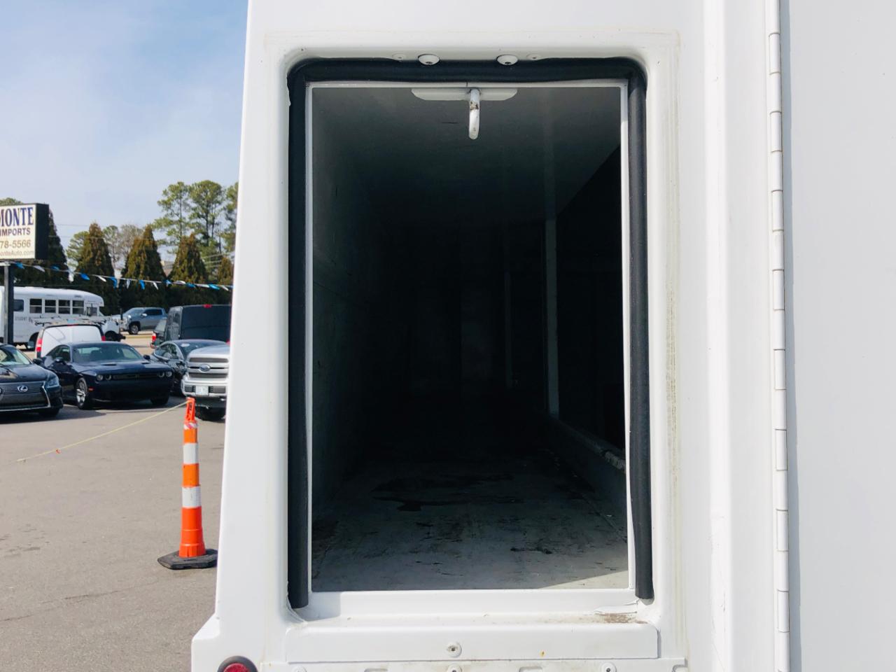 Chevrolet Express Commercial Cutaway 3500 Van 139" 2017